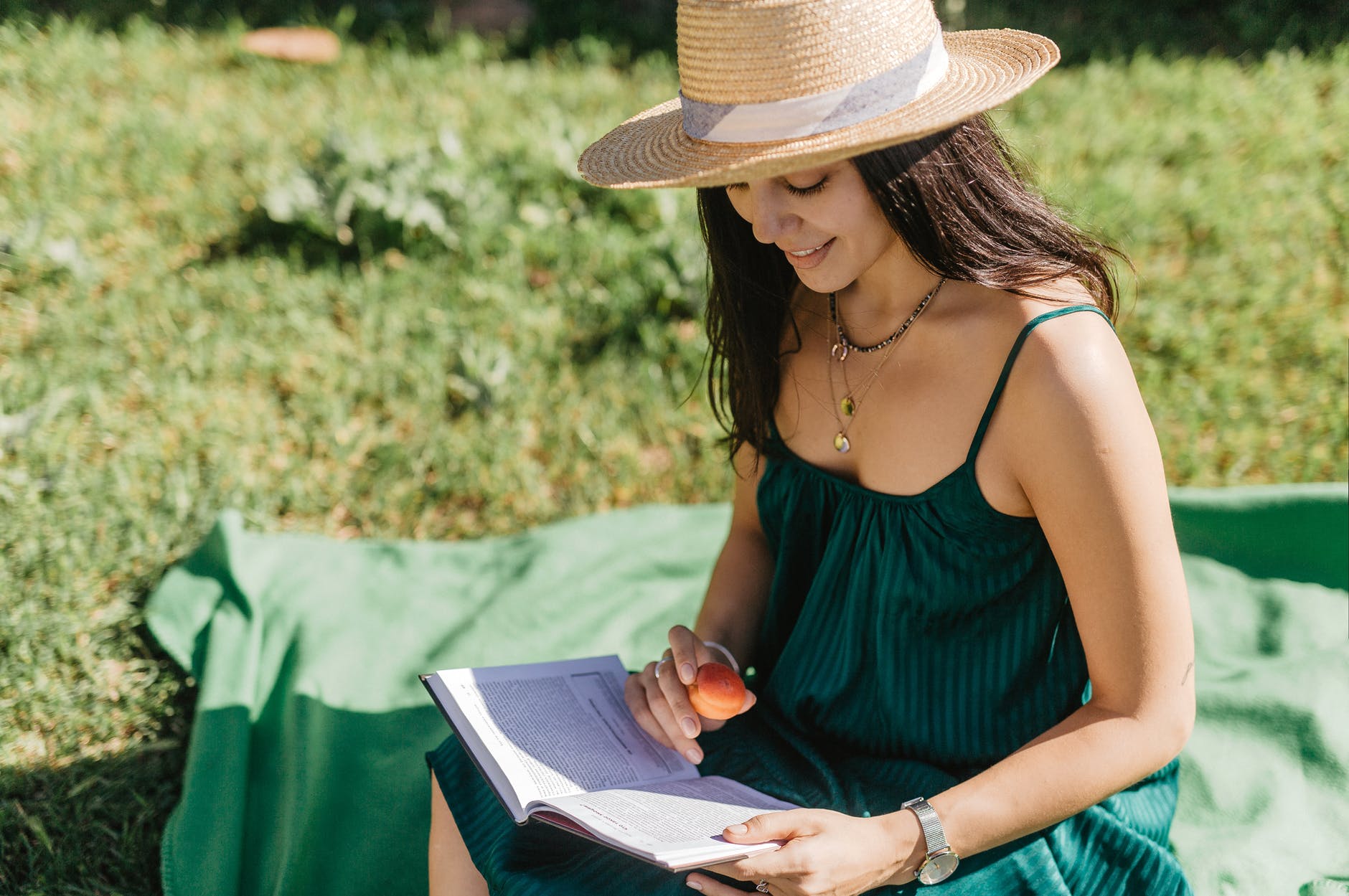 woman reading and eating fruit